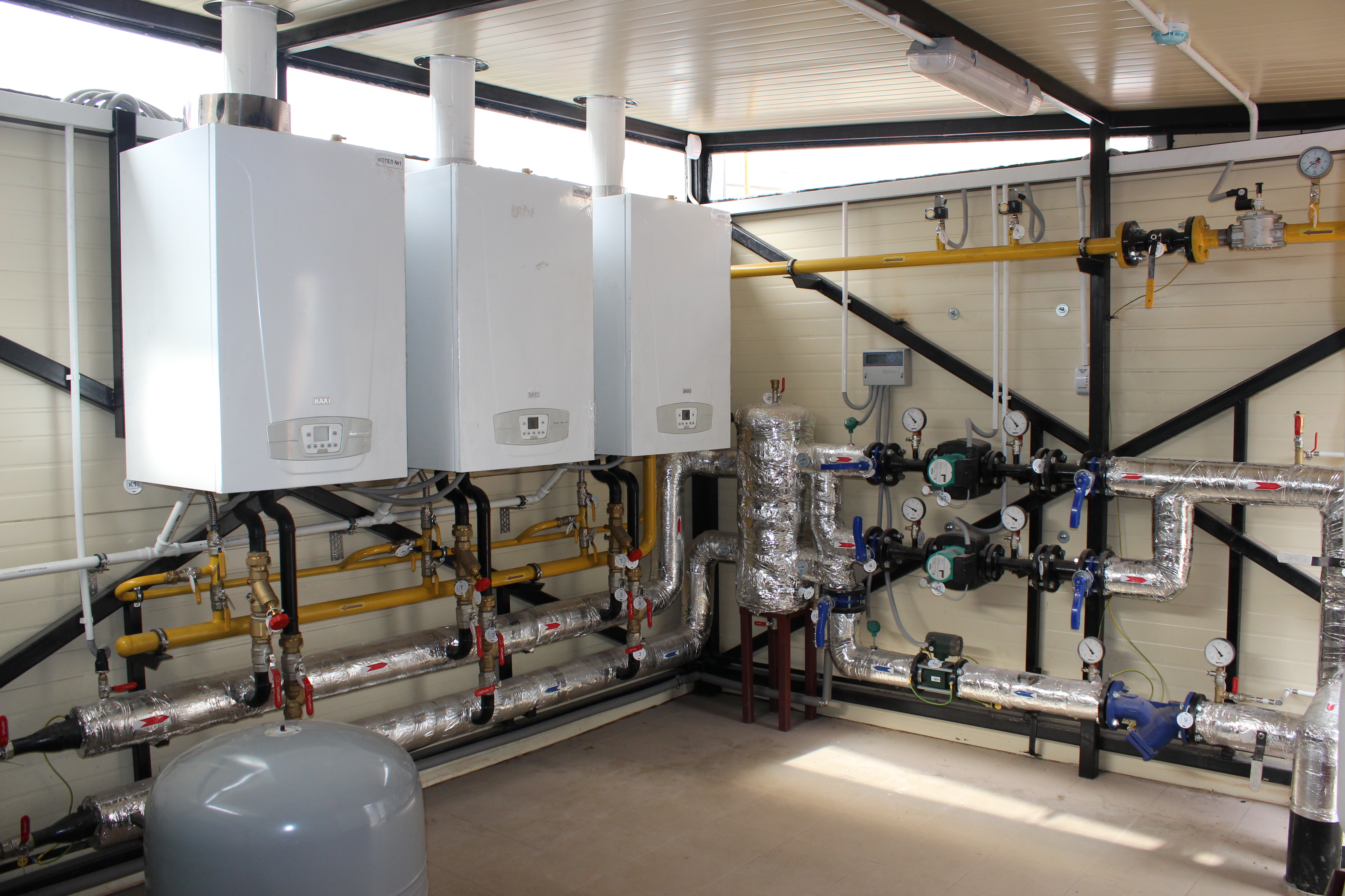 Газовые котлы в каскаде. Каскад 2 напольных котлов vaillant. Vitodens 200-w b2ha 150 квт. Каскад 2 газовых котлов. Каскадный монтаж.